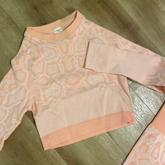 Pink / rose 2 piece set - Picture 4 of 6